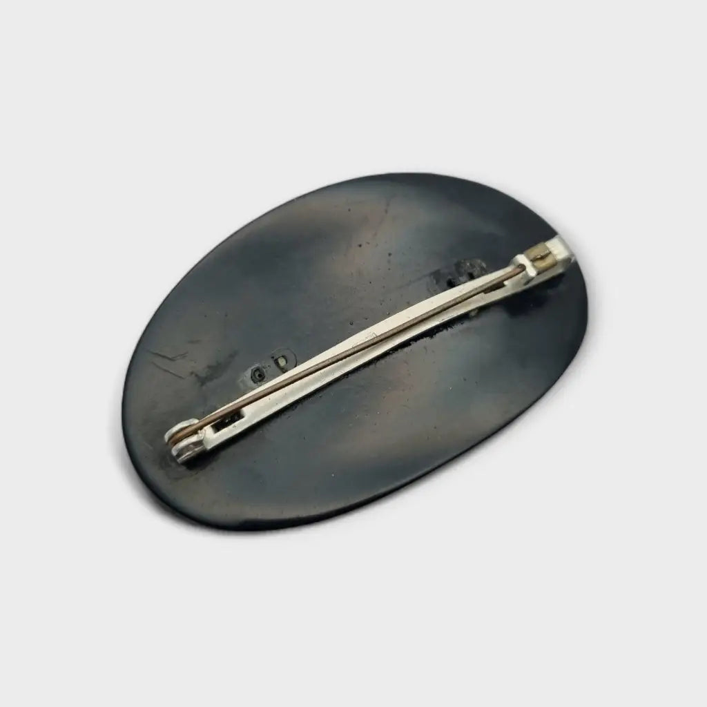 Broche de ebonita con motivos florales grabados - Joyería luto victoriana