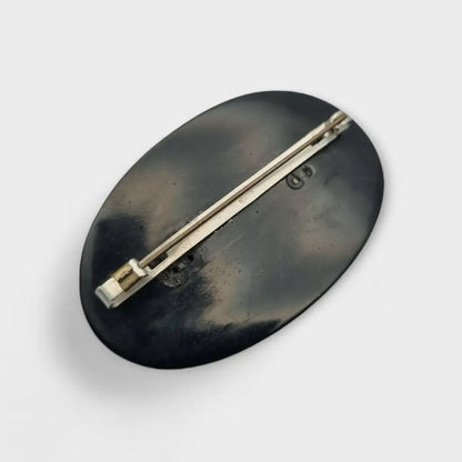 Broche de ebonita con motivos florales grabados - Joyería luto victoriana