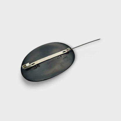 Broche de ebonita con motivos florales grabados - Joyería luto victoriana