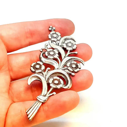 Broche flor en plata de primera ley. Circa 1940. Joyería antigua y vintage.