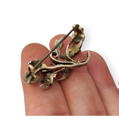 Broche floral victoriano antiguo en plata con diamantes talla antigua