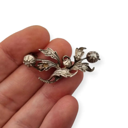 Broche floral victoriano antiguo en plata con diamantes talla antigua