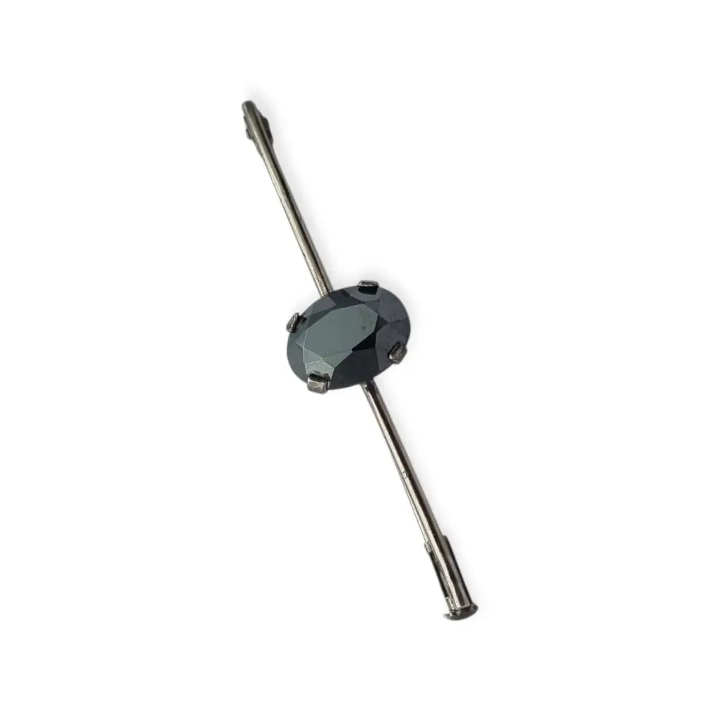 Broche francés Art Decó en plata con hematite ovalado facetado Circa 1915