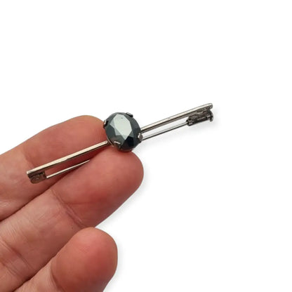 Broche francés Art Decó en plata con hematite ovalado facetado Circa 1915