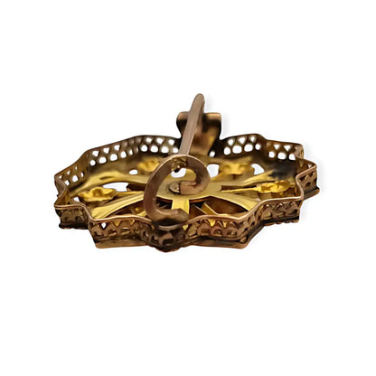 Broche francés vintage de oro FIX con diseño floral calado y una perla central