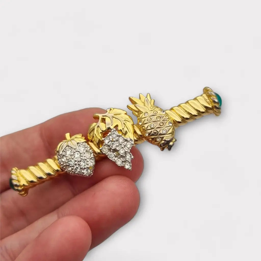Broche de fruta con diamantes imitación dorados pinchos verdes