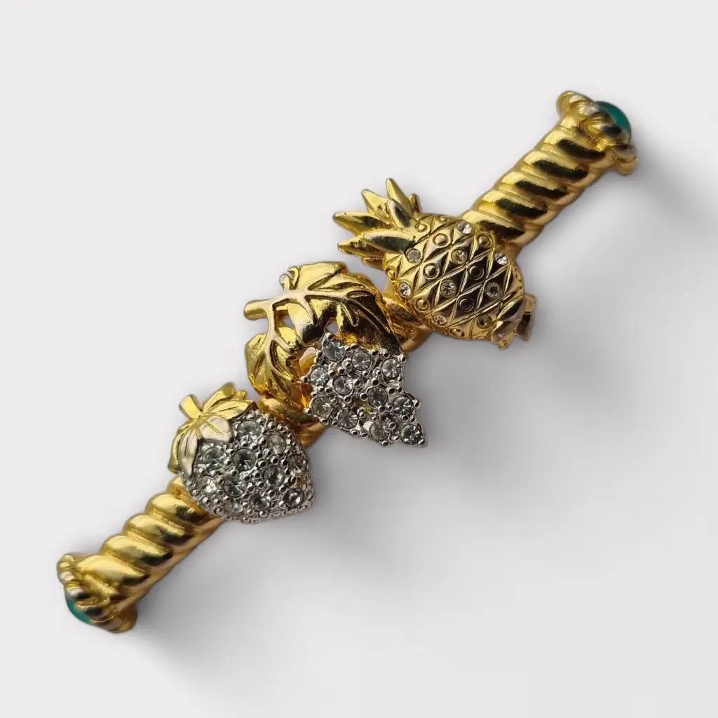 Broche de fruta con diamantes imitación dorados pinchos verdes