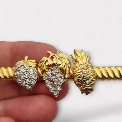 Broche de fruta con diamantes imitación dorados pinchos verdes