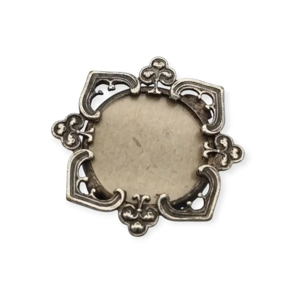 Broche guardapelo porta retrato en metal calado Art Nouveau con motivos