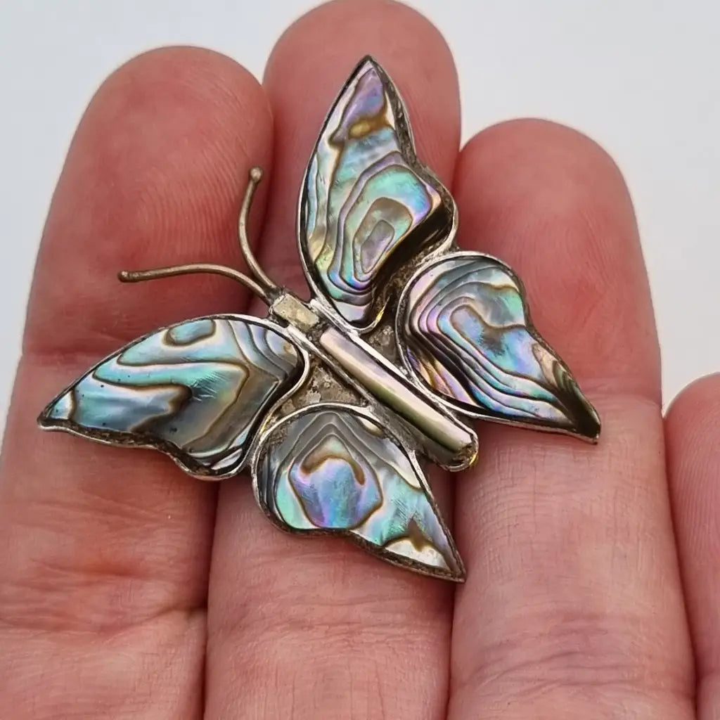 Broche de mariposa en plata alfiler concha abulón joyería