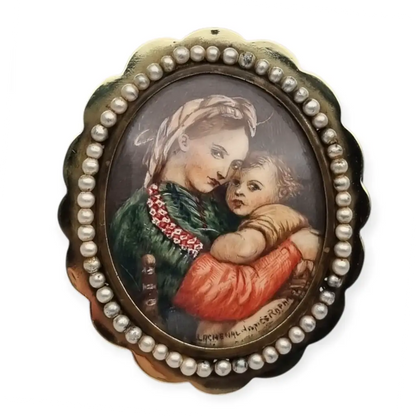 Broche ovalado de bronce y perla con una miniatura la Virgen el Niño