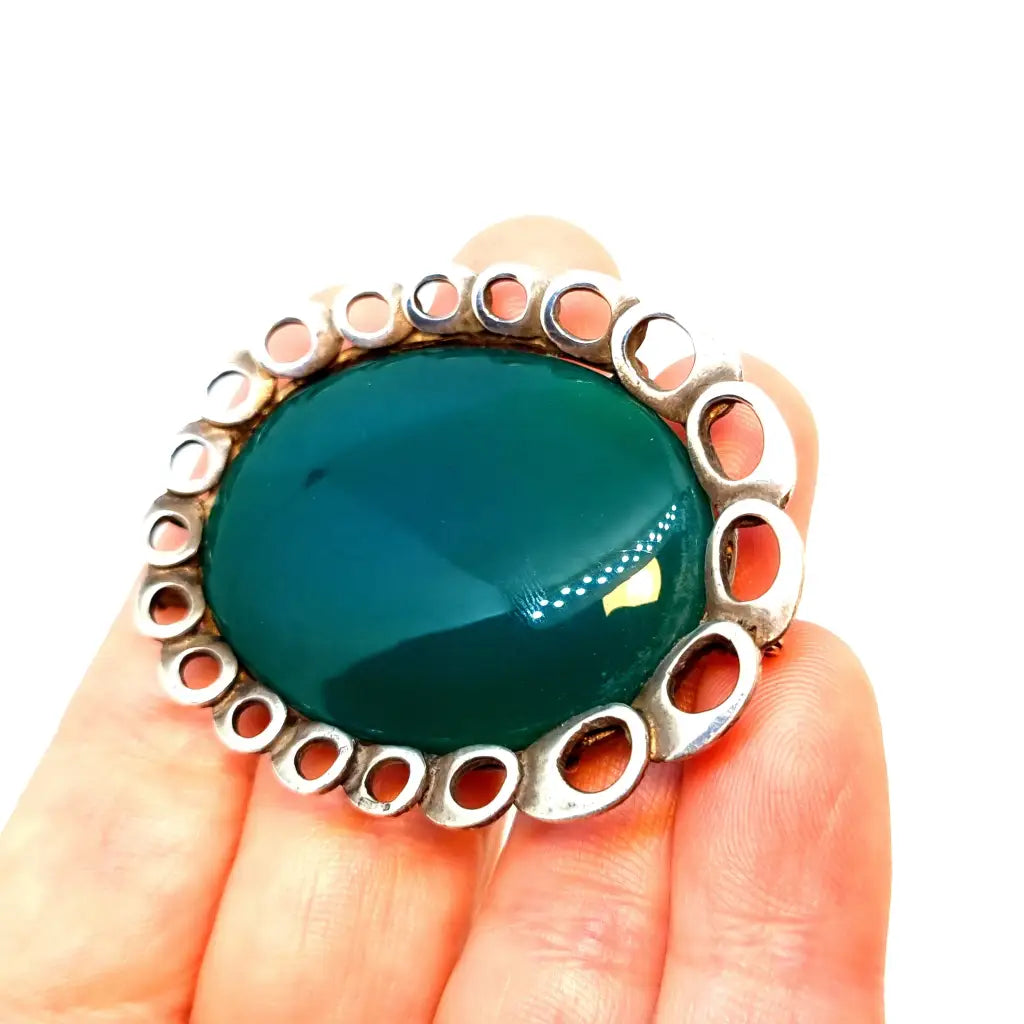 Broche de plata y crisoprasa. Circa 1960. Joyería antigua vintage.