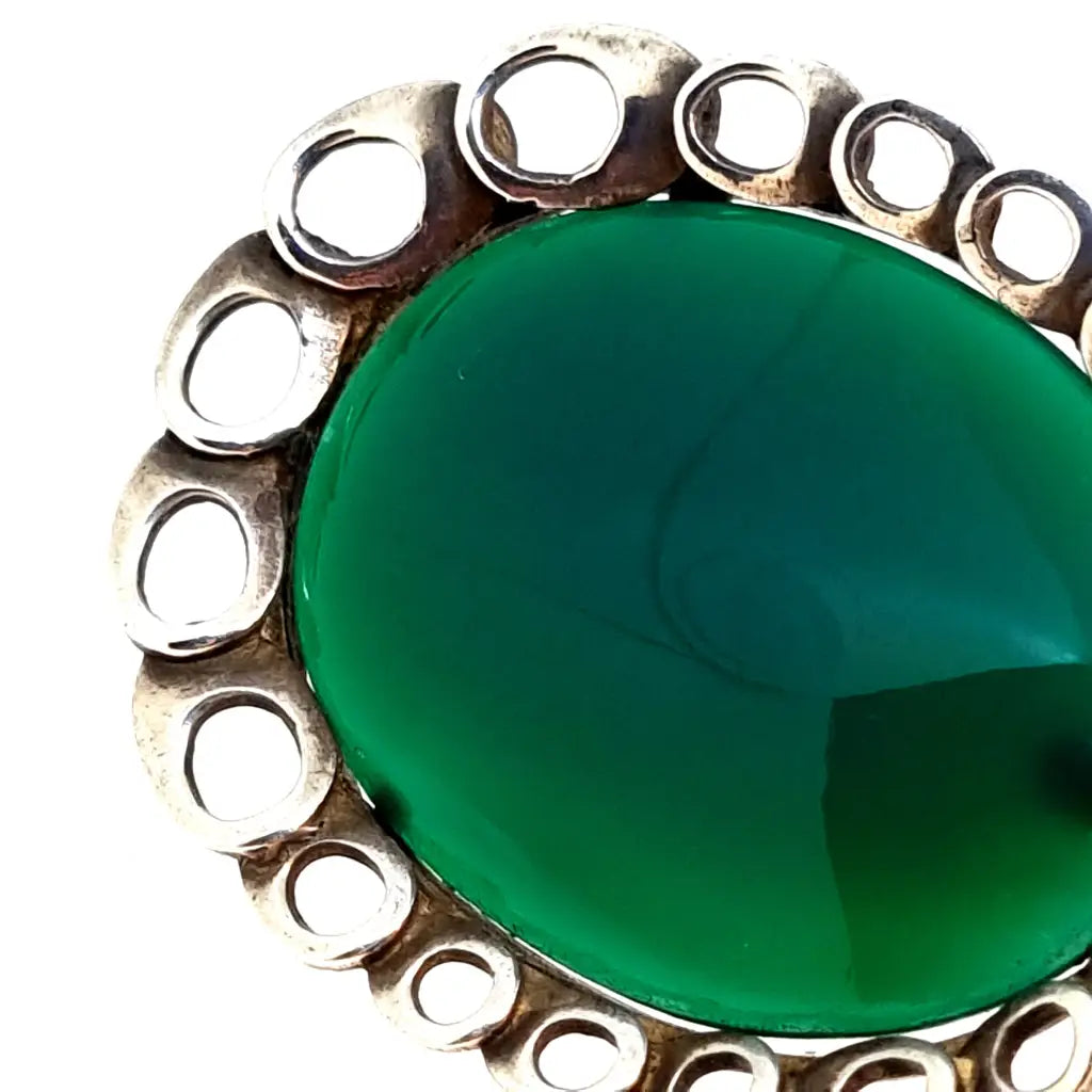 Broche de plata y crisoprasa. Circa 1960. Joyería antigua vintage.