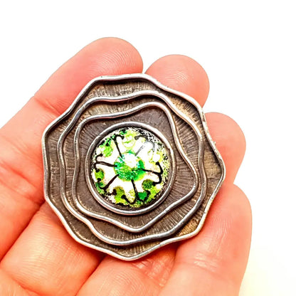 Broche de plata y esmalte verde. Circa 1970. Joyas antiguas vintage.
