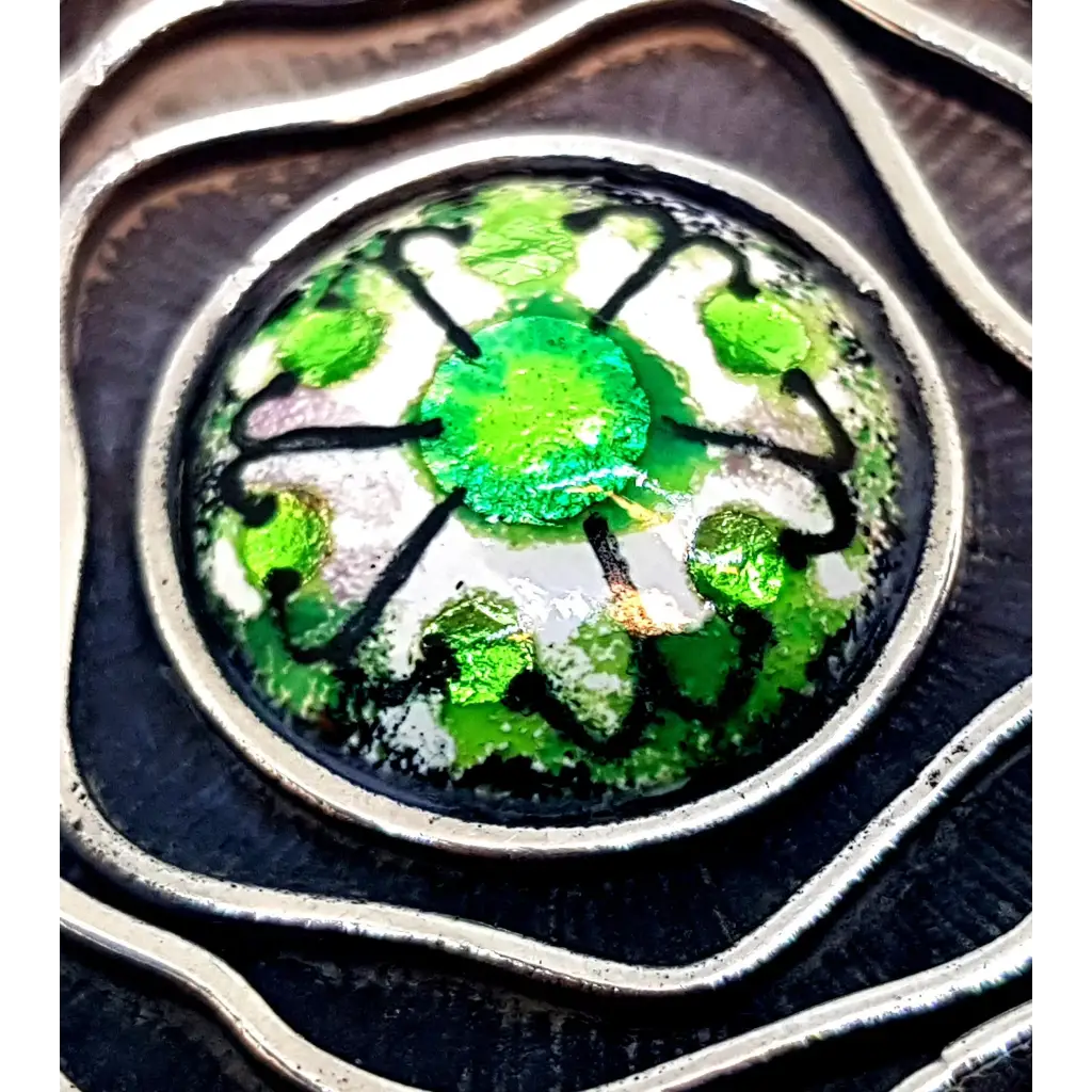 Broche de plata y esmalte verde. Circa 1970. Joyas antiguas vintage.