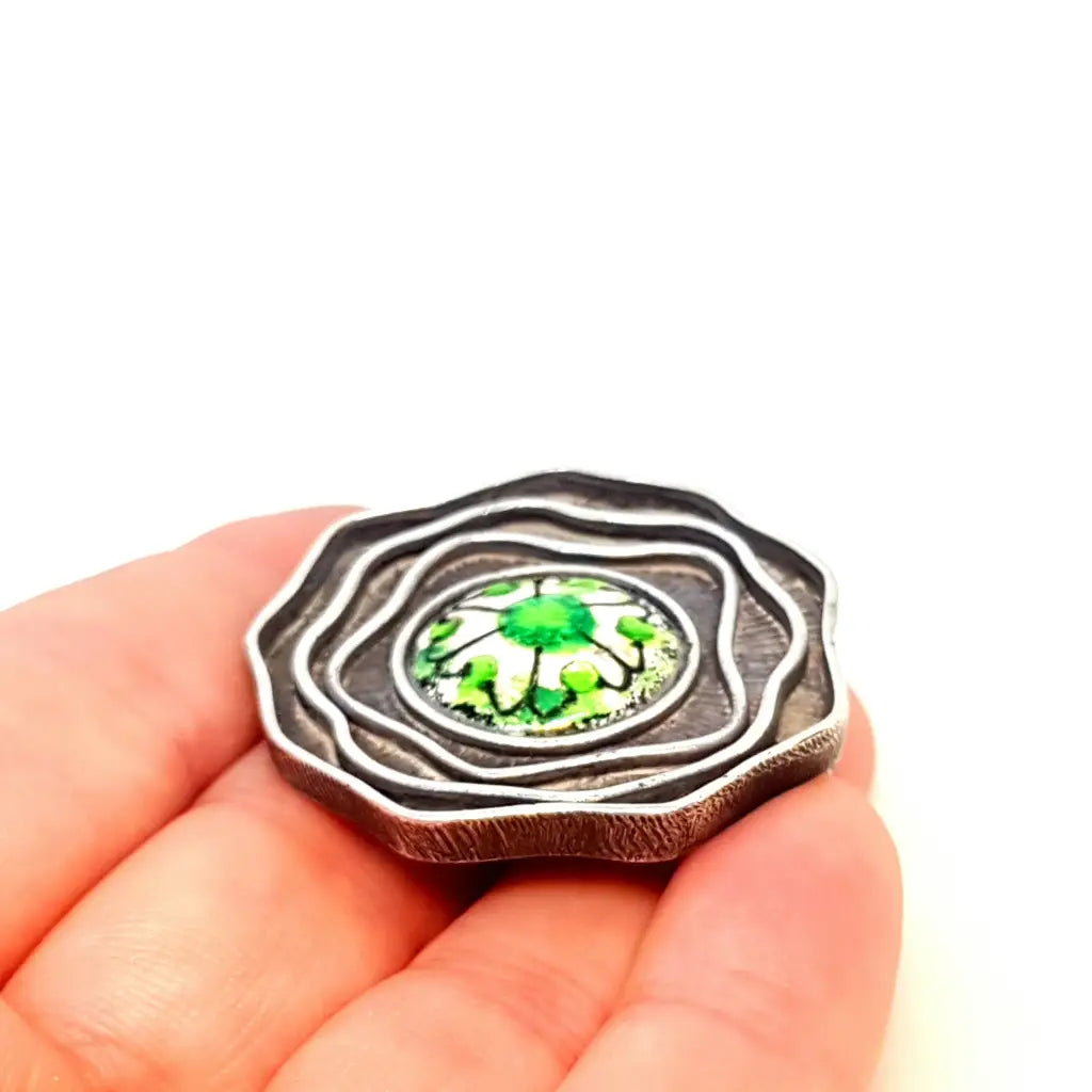 Broche de plata y esmalte verde. Circa 1970. Joyas antiguas vintage.