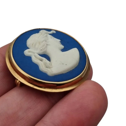 Broche porcelana Wedgwood de camafeo azul perfil dama clásica