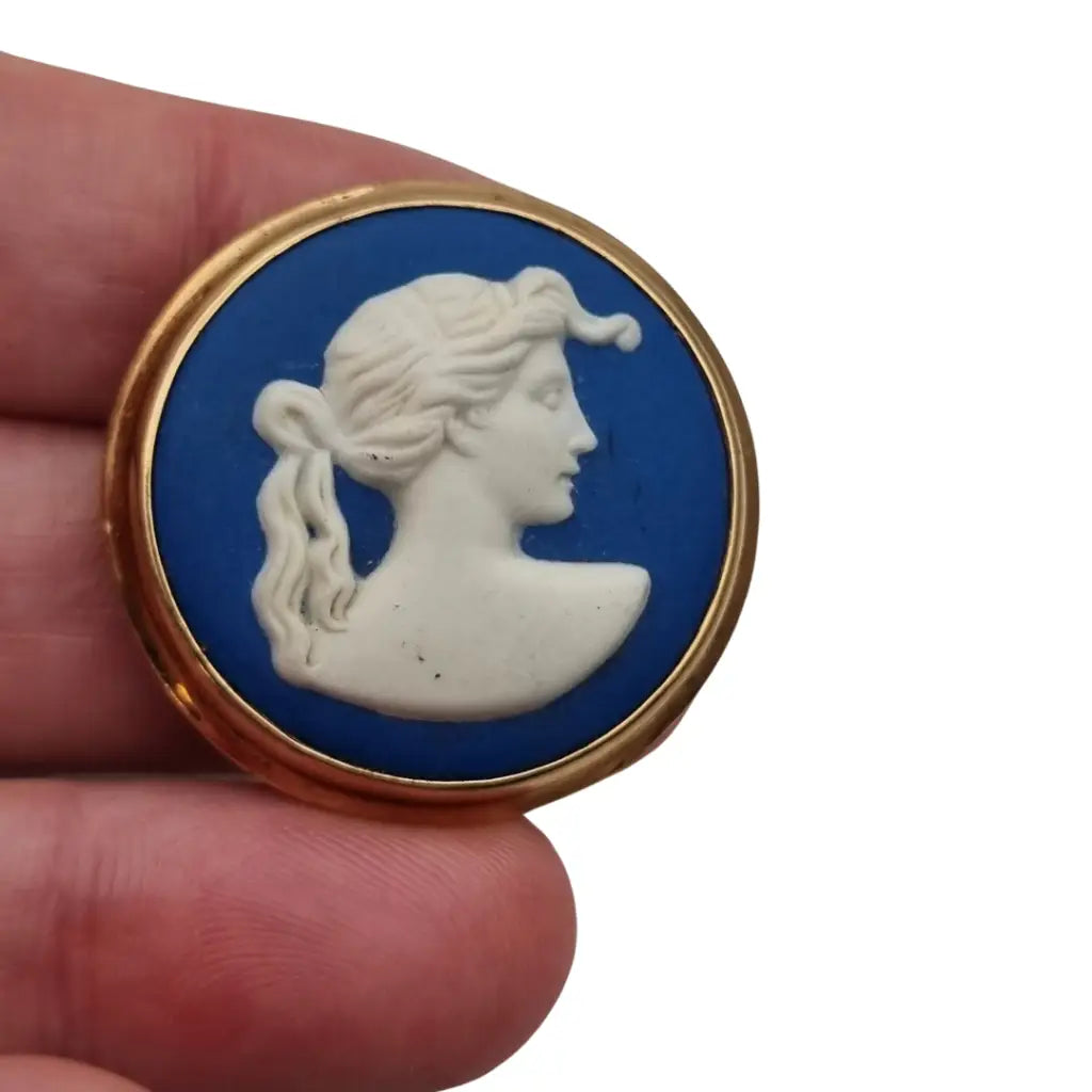 Broche porcelana Wedgwood de camafeo azul perfil dama clásica