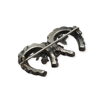 Broche victoriano antiguo de plata con herraduras y cesta floral Birmingham