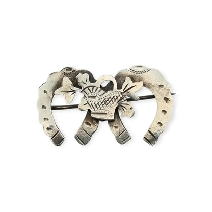 Broche victoriano antiguo de plata con herraduras y cesta floral Birmingham