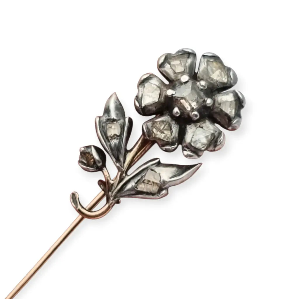 Broche victoriano de flor con diamantes en oro y plata 14 quilates circa