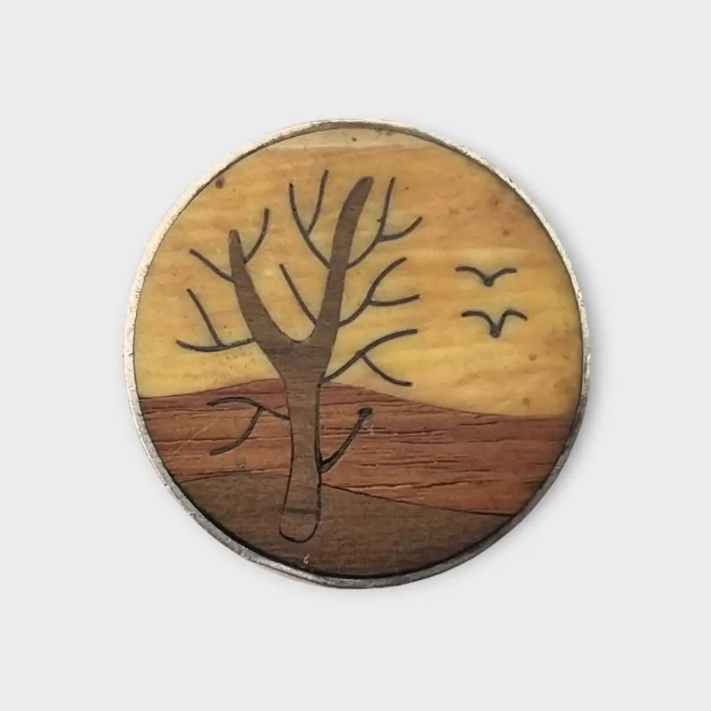 Broche vintage de árbol redondo madera y plata con sello estrella