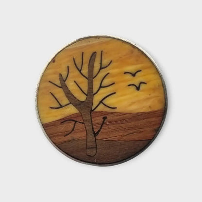 Broche vintage de árbol redondo madera y plata con sello estrella