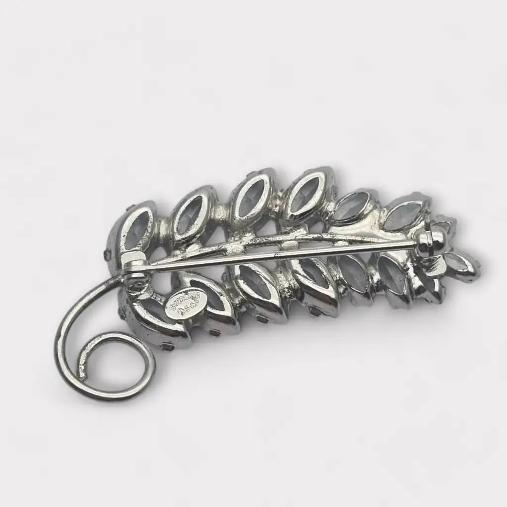 Broche vintage Carl Art de plata ley 925 con cristales y diseño hojas.