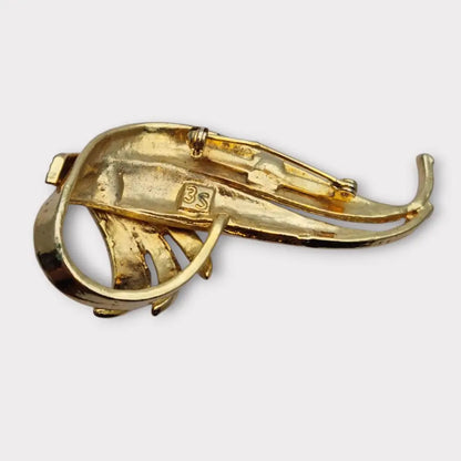 Broche vintage estilo hoja bañado en oro diseño escultórico abstracto