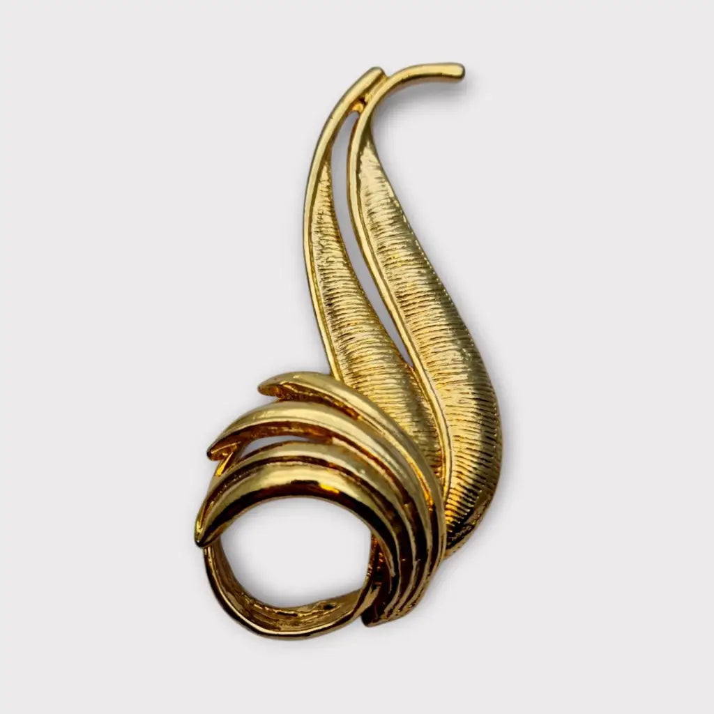 Broche vintage estilo hoja bañado en oro diseño escultórico abstracto