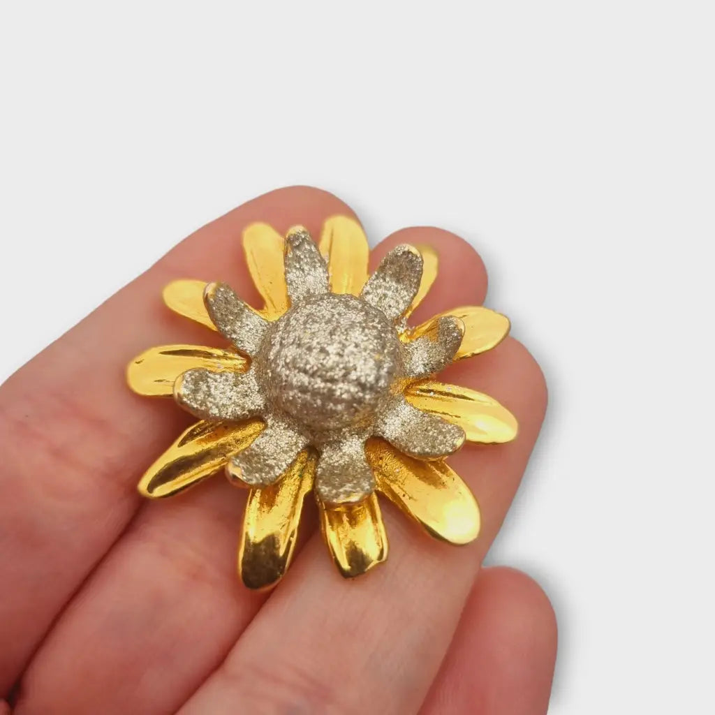 Broche vintage con flor de oro y plata regalo para mujeres retro. Joyería