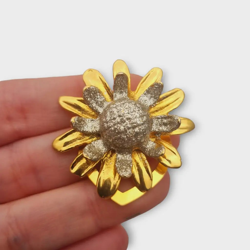 Broche vintage con flor de oro y plata regalo para mujeres retro. Joyería