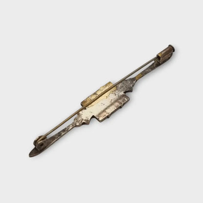 Broche Vintage con flores prensadas encapsuladas circa 1970 estilo art deco.