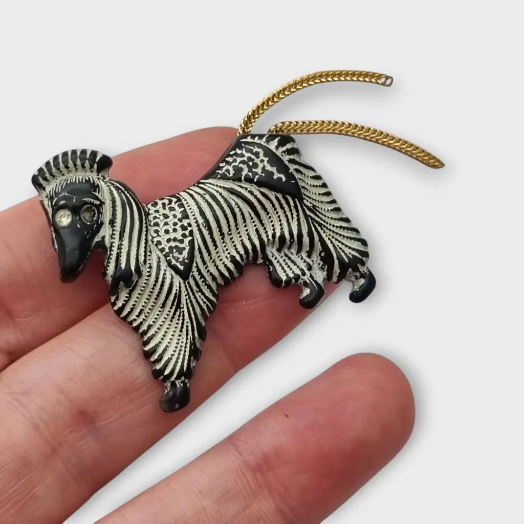 Broche vintage perro afgano negro y blanco años 40 50 con cola metálica joyería