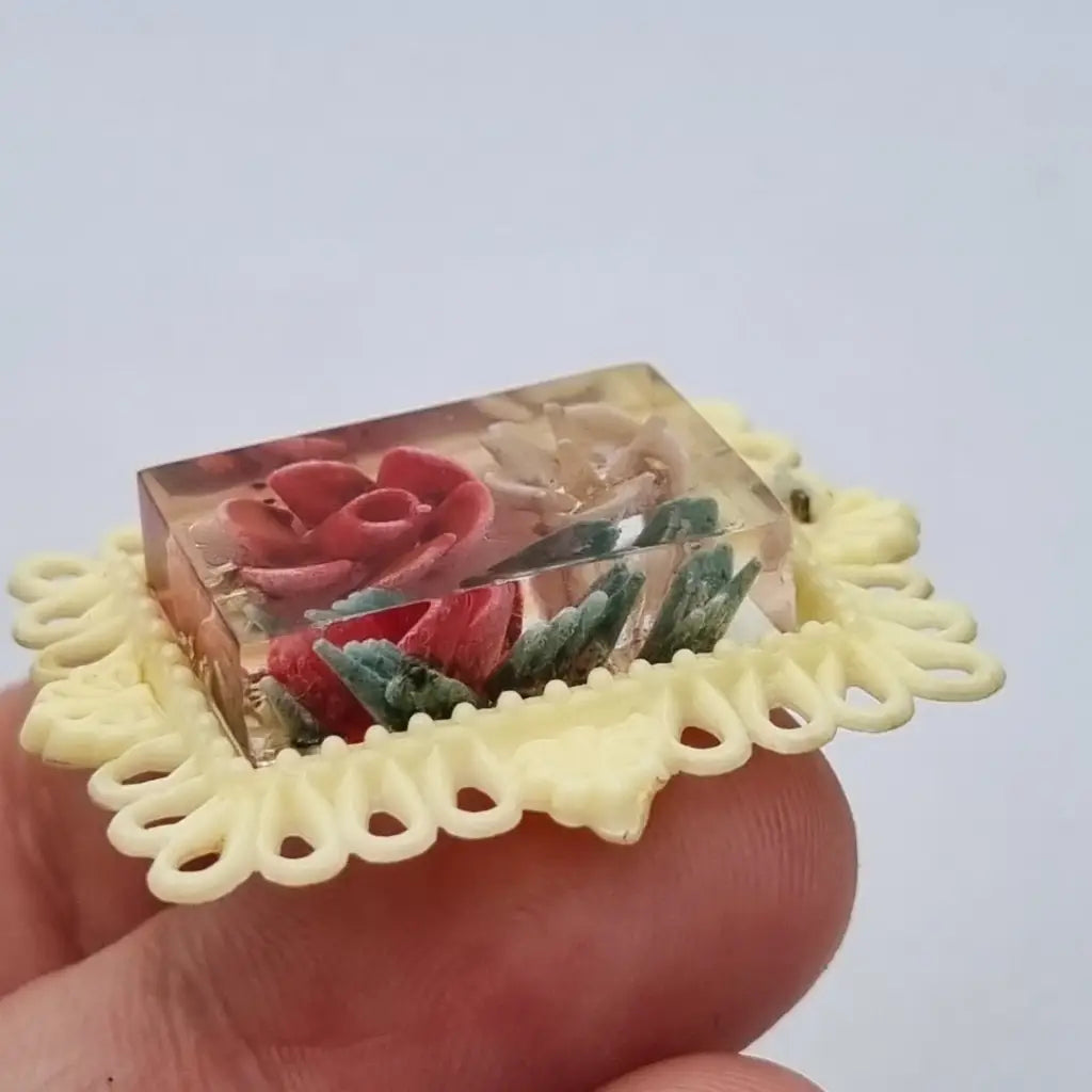 Broche vintage en plástico y resina con flores encapsuladas Bisutería retro