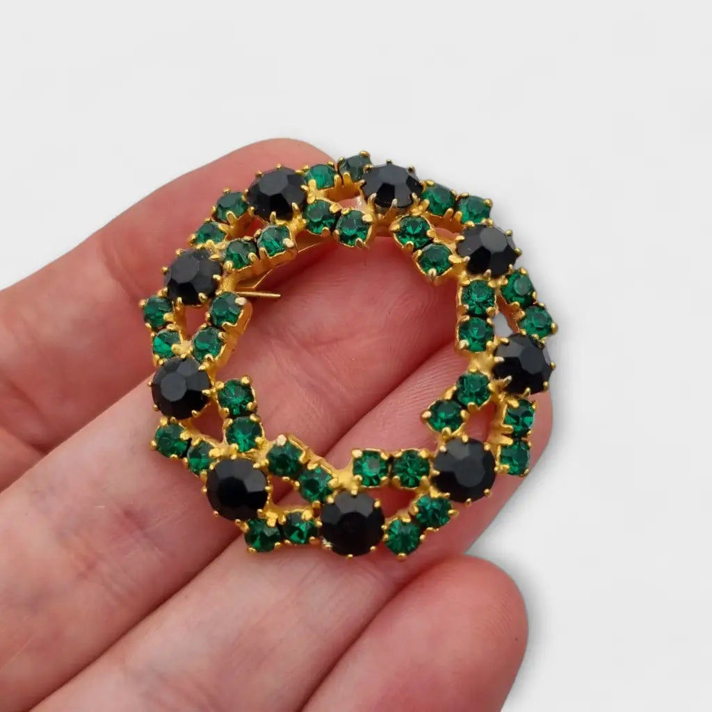 Broche vintage redondo de brillantes diamantes verdes y negros. Regalos retro