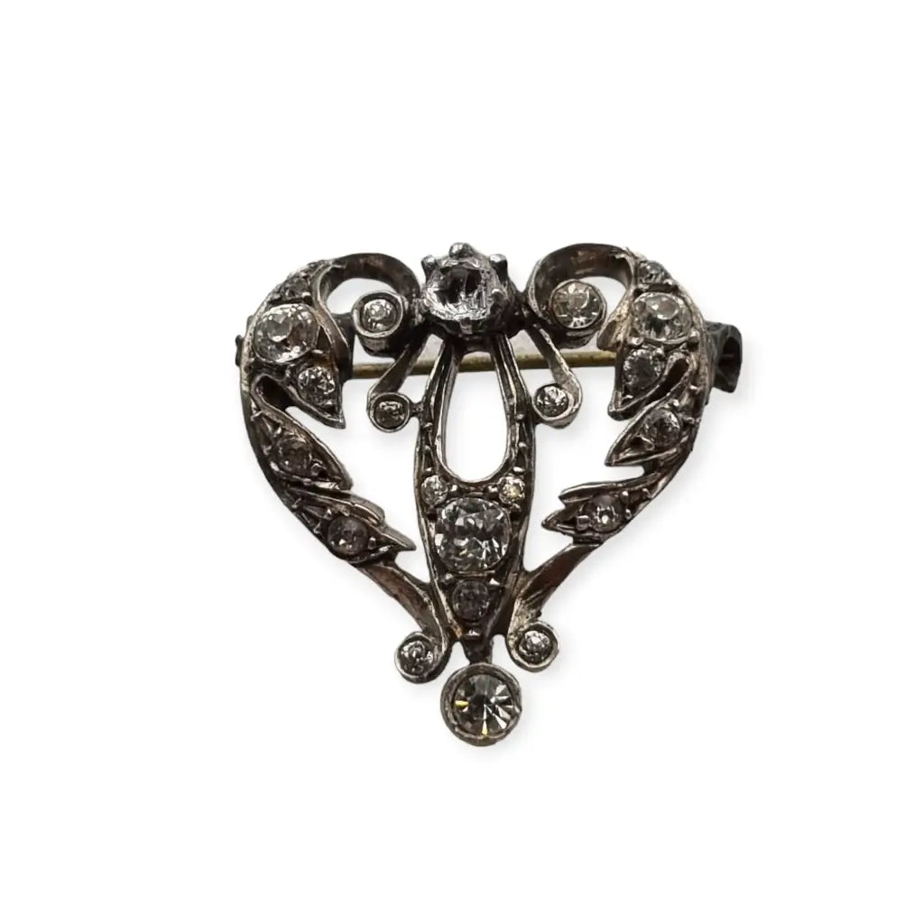 Antiguo Broche de corazón victoriano en plata y pedrería blanca. Circa 1900.