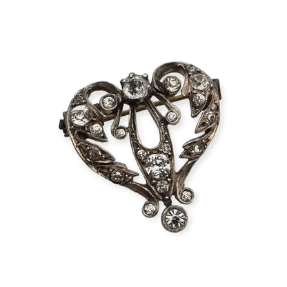 Antiguo Broche de corazón victoriano en plata y pedrería blanca. Circa 1900.