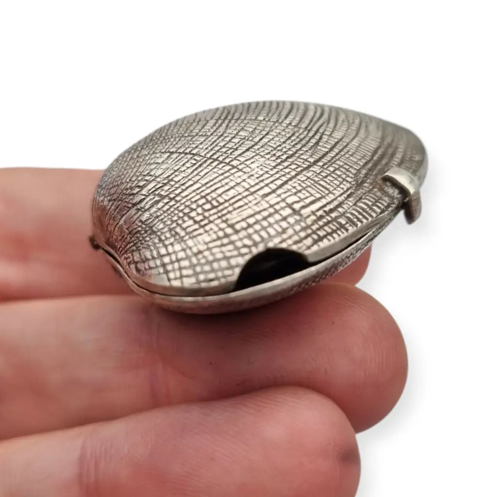 Caja antigua en forma de almeja plata 800 pieza colección siglo XX.