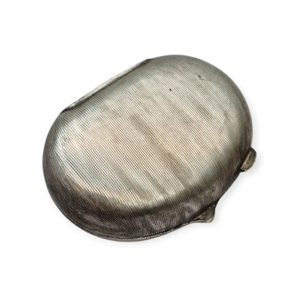 Caja antigua italiana de plata 800 en forma castaña con diseño naturalista