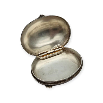 Caja antigua italiana de plata 800 en forma castaña con diseño naturalista