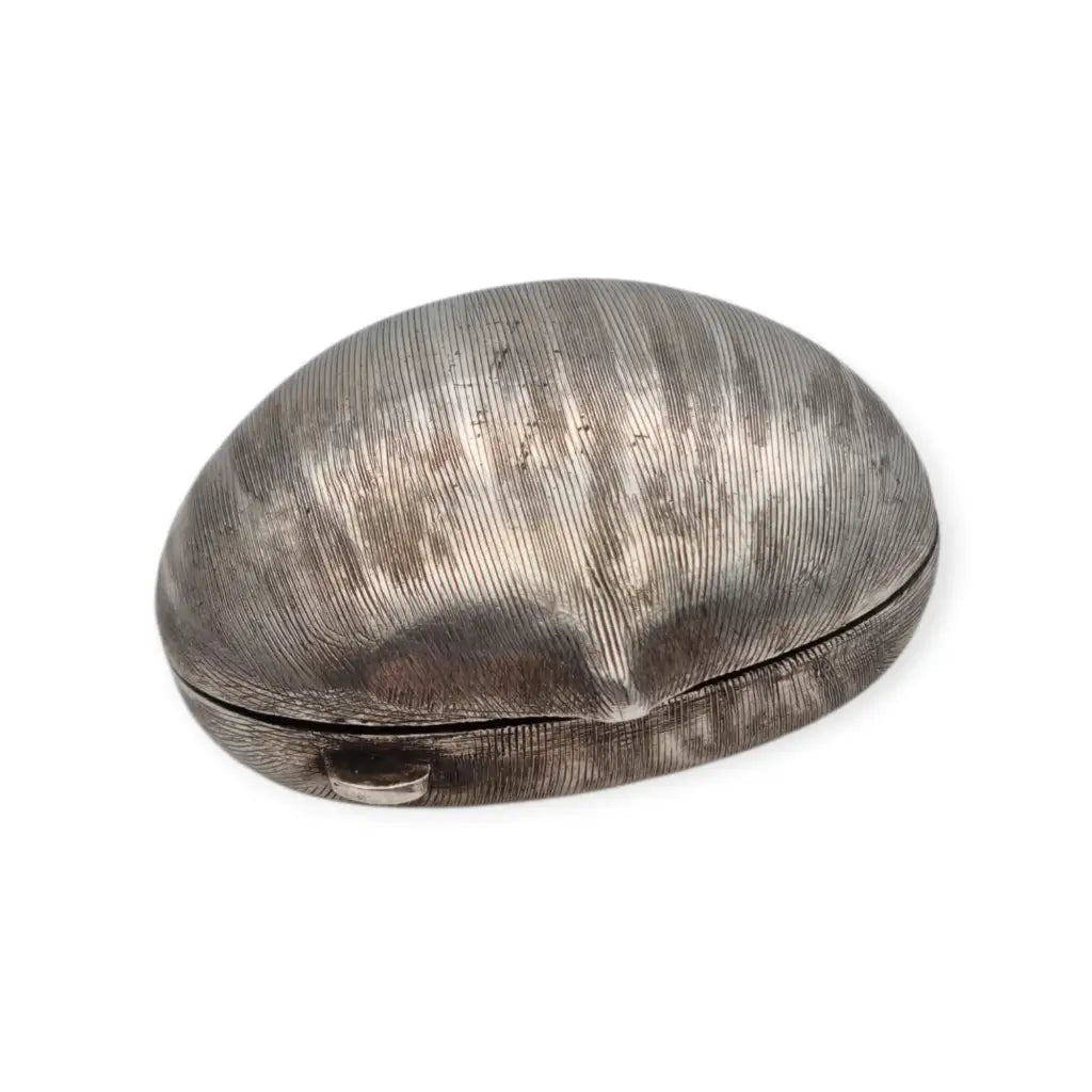 Caja antigua italiana de plata 800 en forma castaña con diseño naturalista