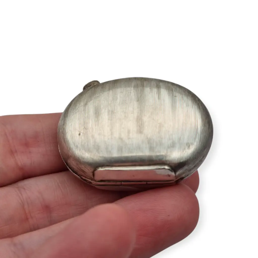 Caja antigua italiana de plata 800 en forma castaña con diseño naturalista