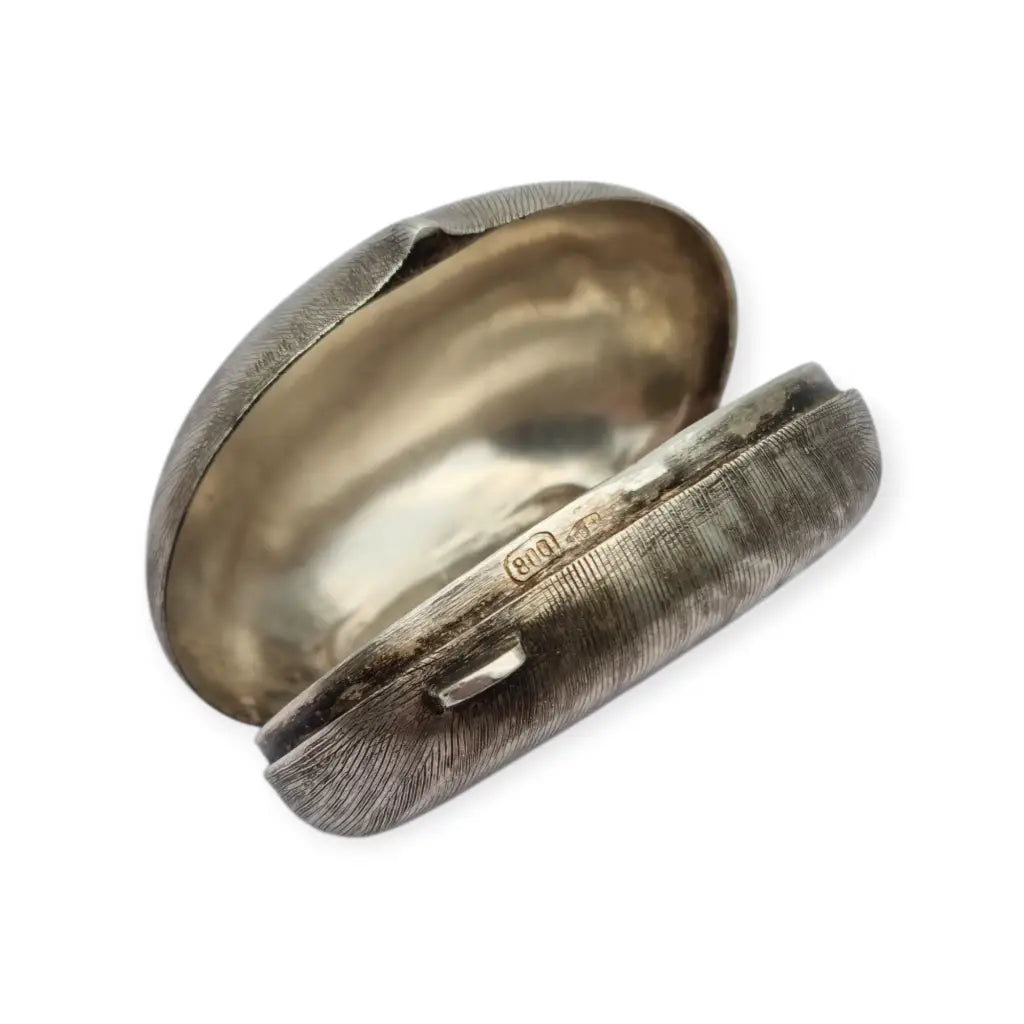 Caja antigua italiana de plata 800 en forma castaña con diseño naturalista