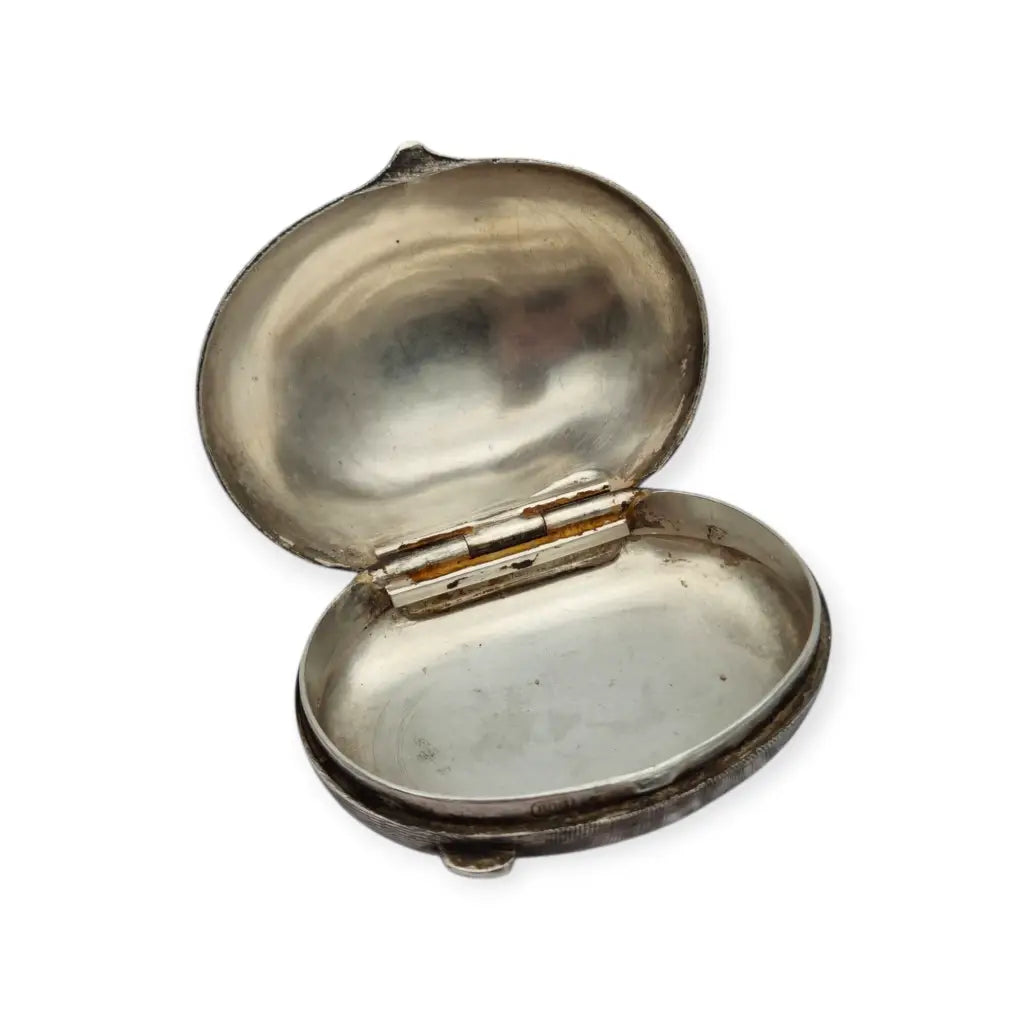 Caja antigua italiana de plata 800 en forma castaña con diseño naturalista