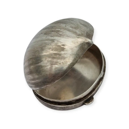 Caja antigua italiana de plata 800 en forma castaña con diseño naturalista