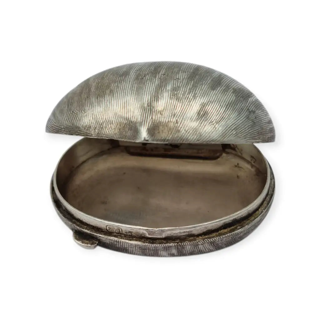 Caja antigua italiana de plata 800 en forma castaña con diseño naturalista
