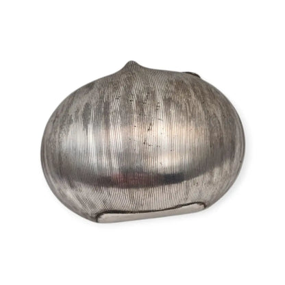 Caja antigua italiana de plata 800 en forma castaña con diseño naturalista