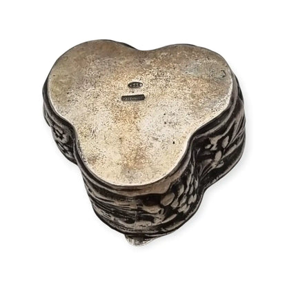Caja antigua italiana de plata 925 con rosas en relieve y forma trilobulada