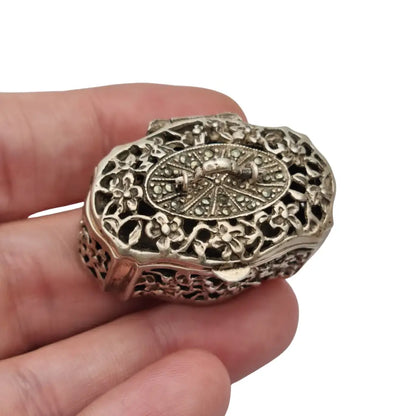 Caja antigua de plata 800 calada con flores y marcasitas Circa 1970.